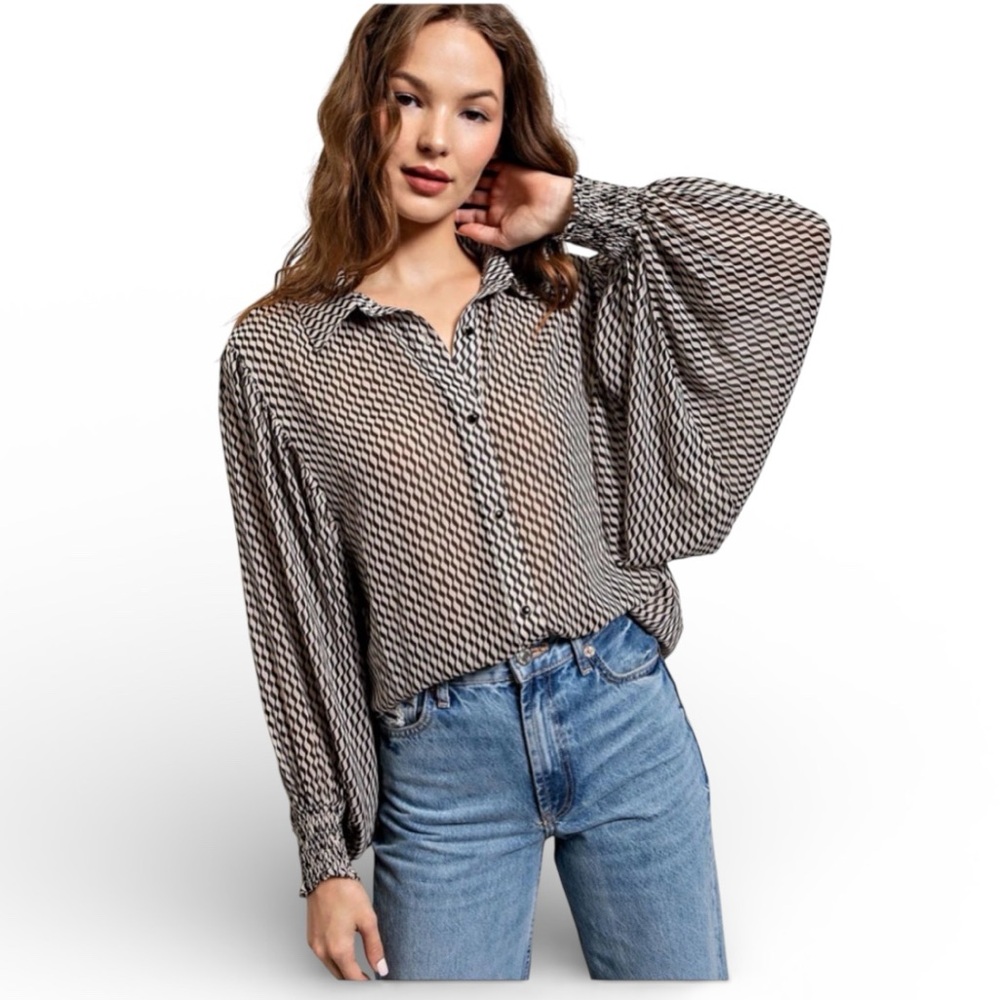 Everyday Chic Keep it Rolling Geometric Bubble Sleeve Sheer Button Down Sz L